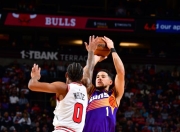 一号娱乐-穆古鲁扎回归赛场，赛况扑朔迷离首场状态亮眼，公牛观众沸腾！的简单介绍